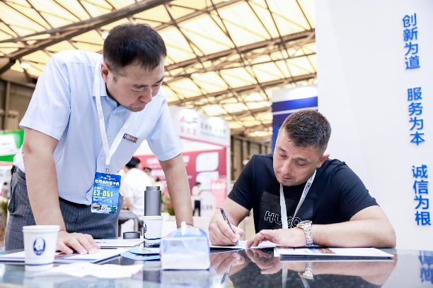 WOCA博覽會，出口好平臺 | 政策賦能×全球視野！WOCA 2025助地坪企業(yè)“零門檻”出海，搶占萬億國際市場！